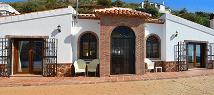 Reformas: Reemplazar ventanas viejas de madera por puertas de PVC con doble cristal - Construcciones S-Chavos, Malaga.